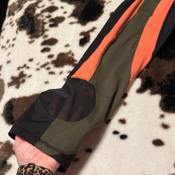 LIVI Active Colorblock Mesh Athletic Capri Leggings - Picture 5 of 5